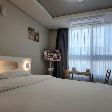 Daegu Star B&B Dsr Hotel Lily Guestroom Extérieur photo